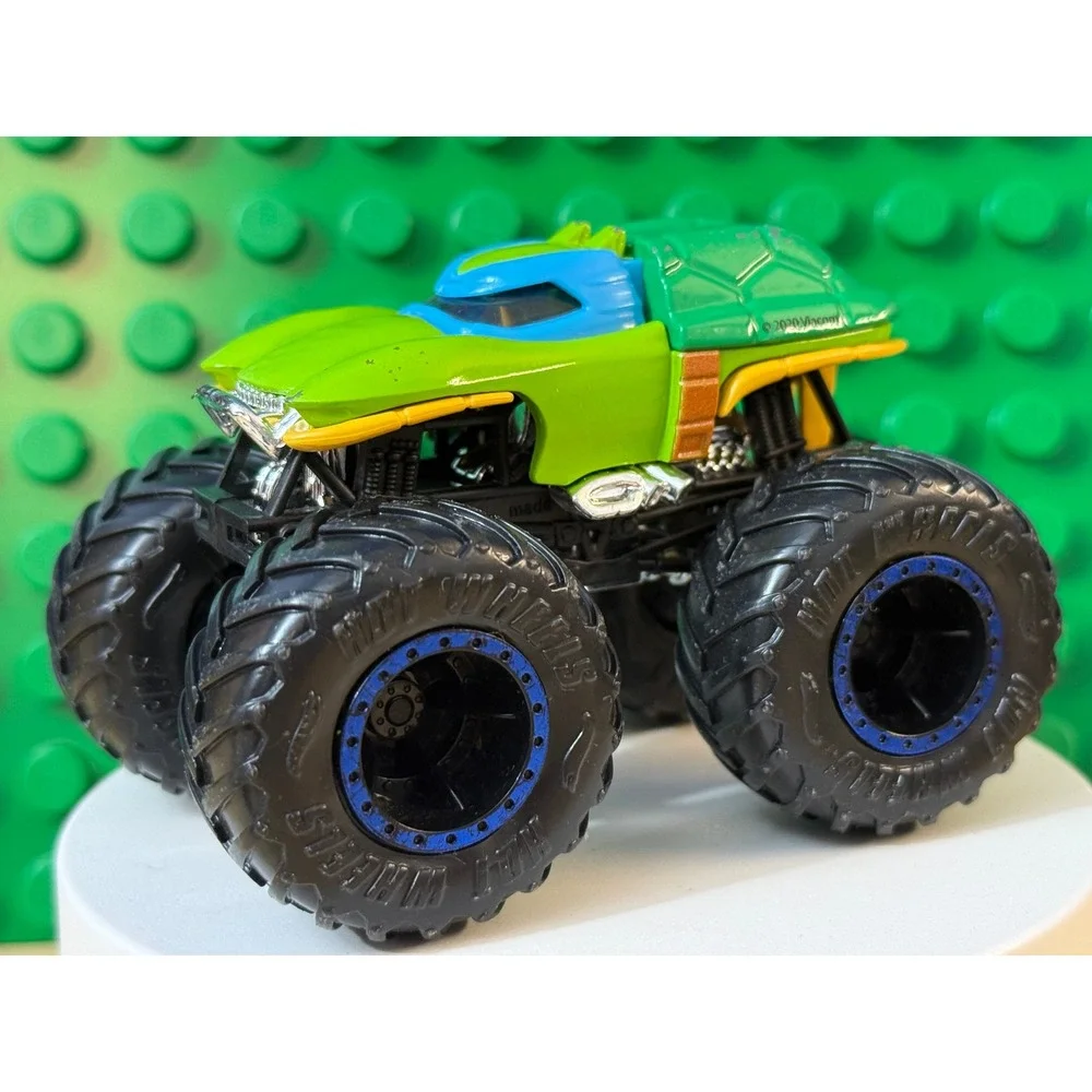 Hot Wheels Monster Trucks Leonardo TMNT Green Blue 1:64 Diecast Toy Car